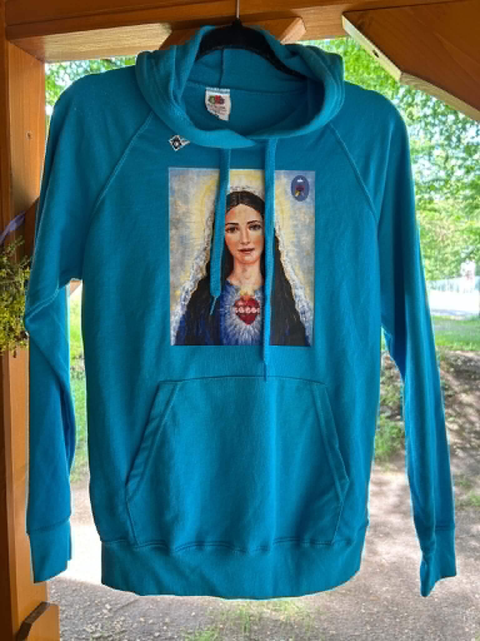 Turkusowa bluza z kapturem (kangurk) "Matka Boża Czatachowska" - obrazek 2
