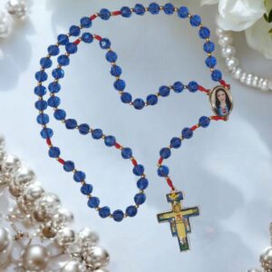 Różaniec z niebieskim krzyżem miłości