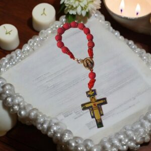 Dziesiątka różańca rozpinana z krzyżem miłości