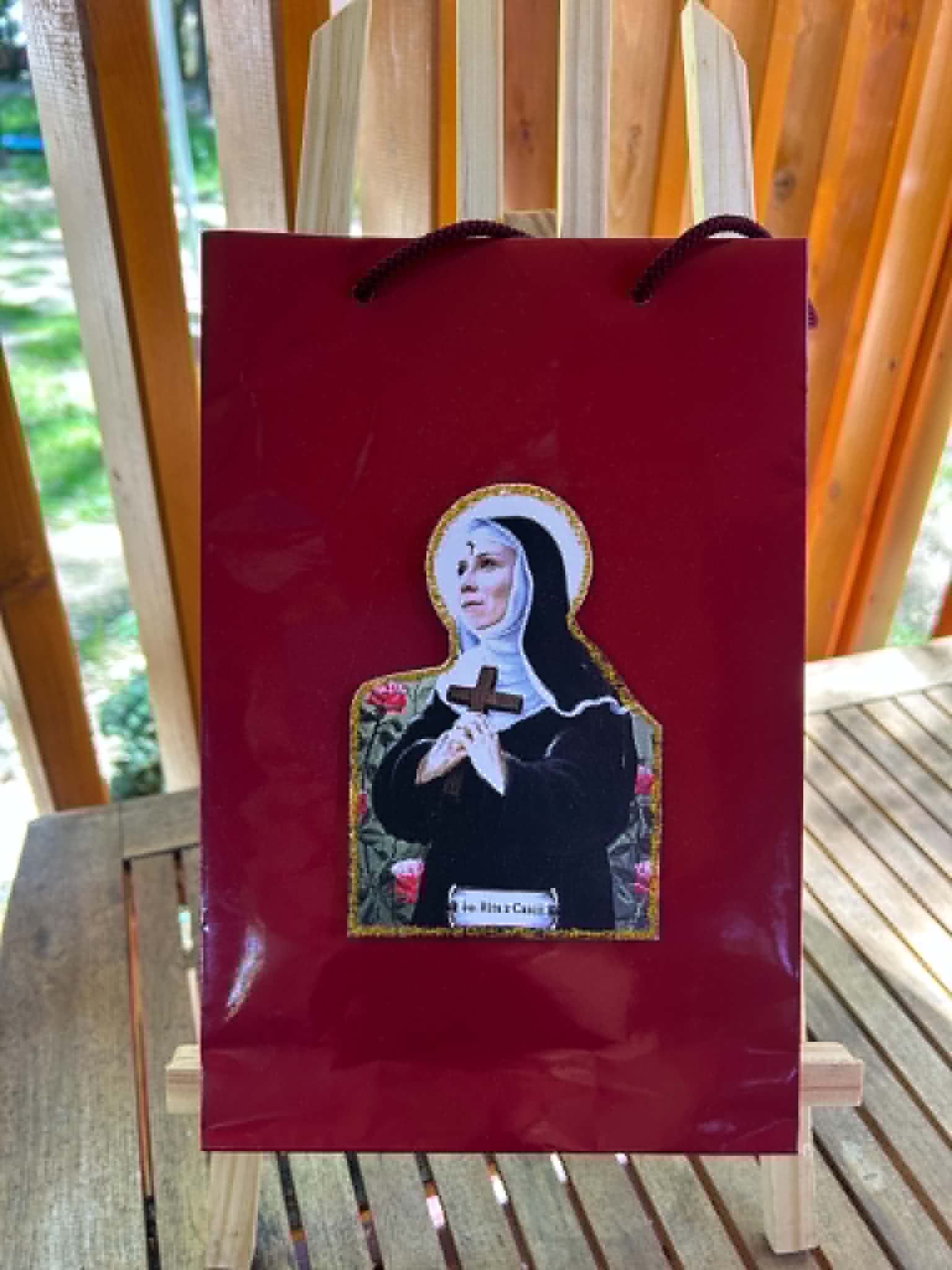 ŚredniaTorebka Prezentowa „Święta Rita” (Bordowa)
