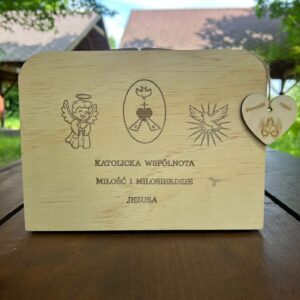 Katolicka szkatułka z grawerowanymi obrazkami do kolorowania – Wspólnota MiMJ