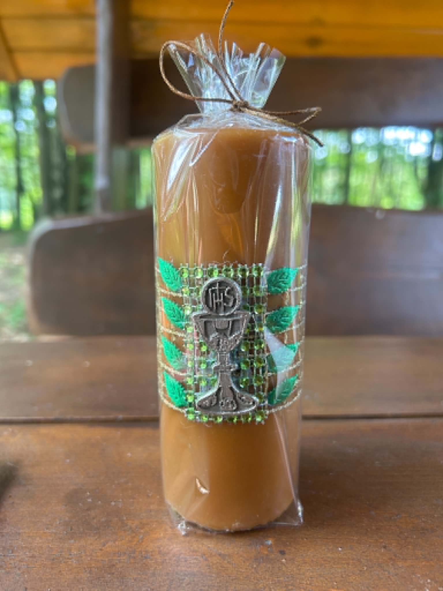 Mała Świeca Naturalna z Kielichem Eucharystycznym (IHS)